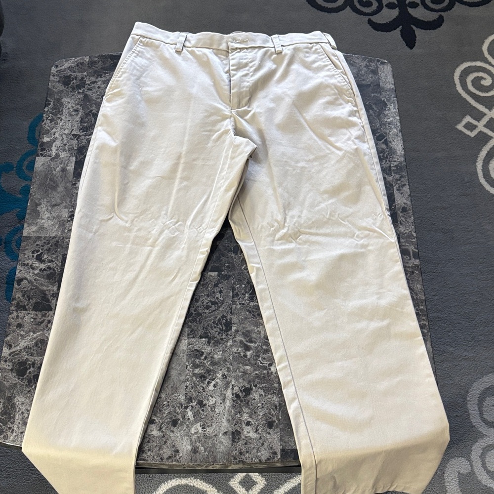 Croft & Barrow Men's Light Khaki Chinos